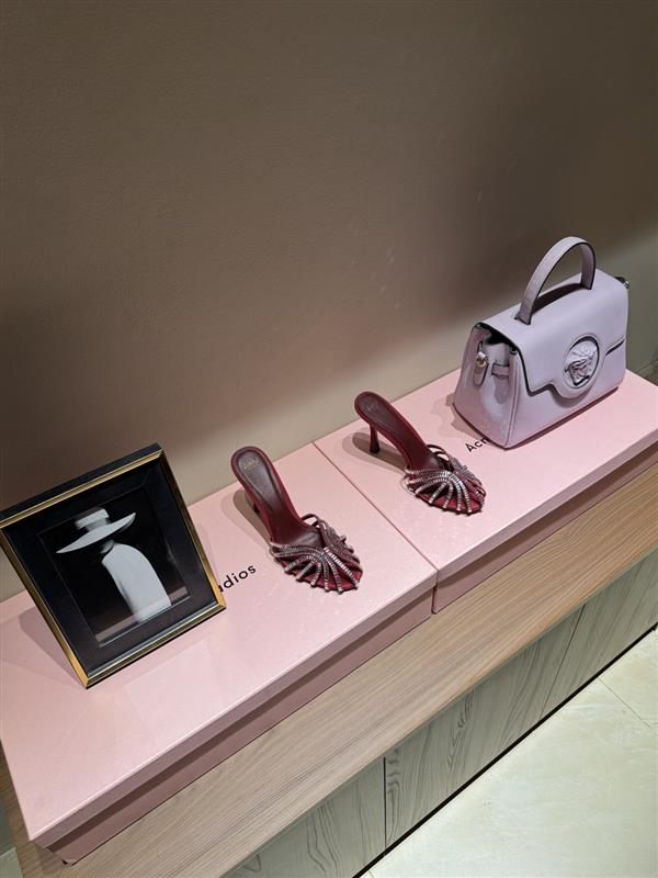 20251128101324700 300